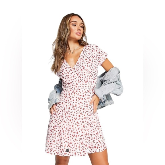 & Other Stories white and red floral print mini wrap dress ditzy print - Picture 1 of 14